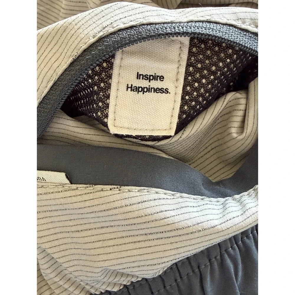 Vuori Cruise Men's Size Medium Gray & Ivory Striped Unlined Board Shorts